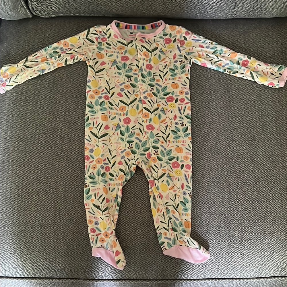 Magnetic me floral footie pajama size 0-3 months EUC
